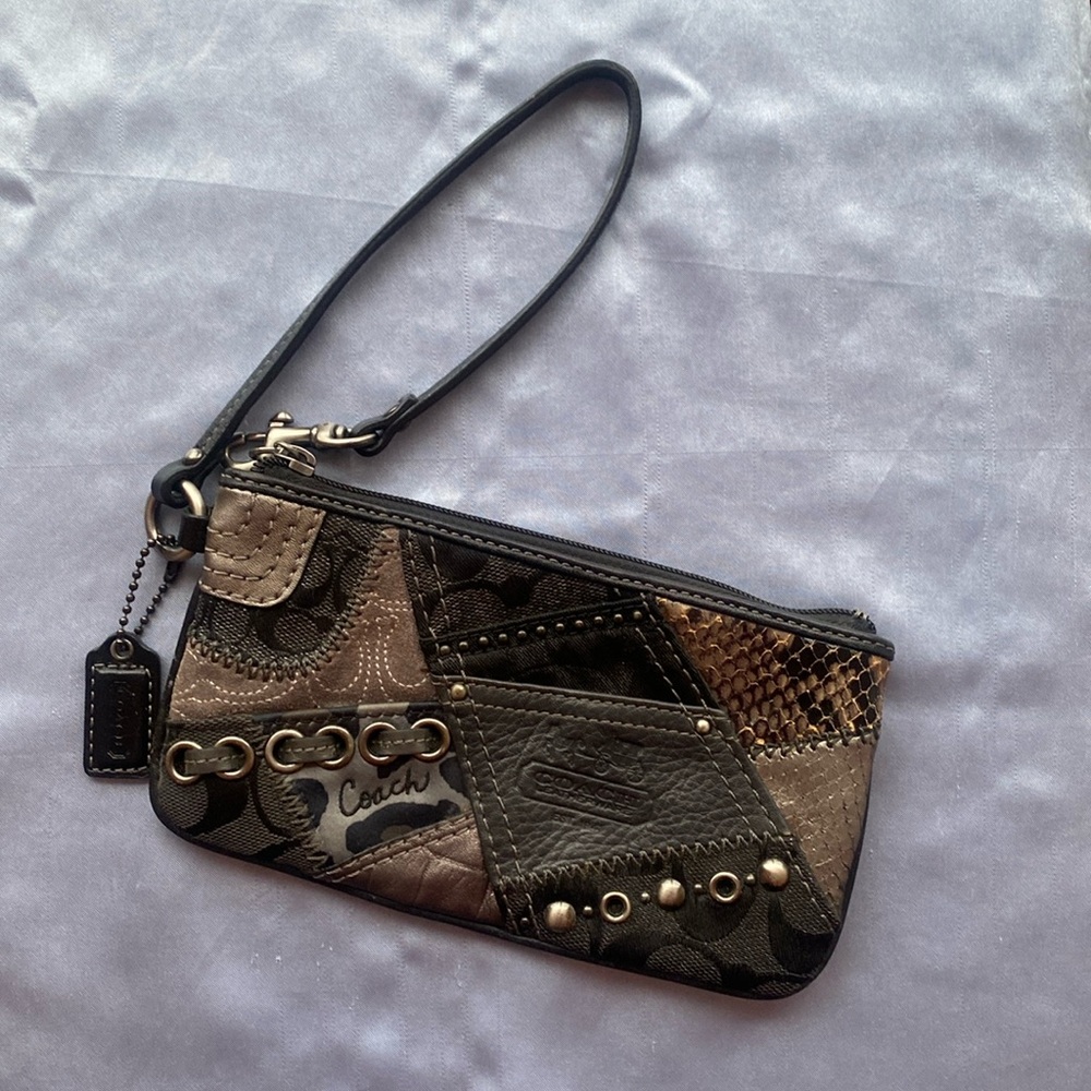 Coach Wristlet: Patchwork Collection
Black/Gray/Silver Vintage